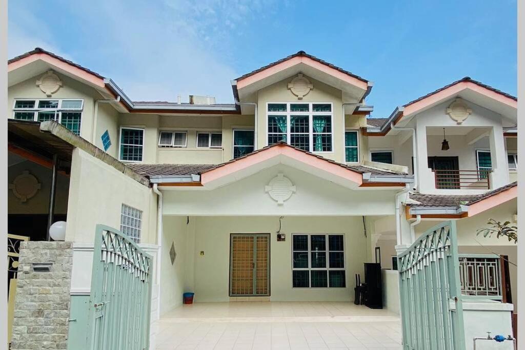 Lily Vacation At Cameron Highlands - 12 Pax,free Wifi W Carporch Rumah liburan Tanah Rata