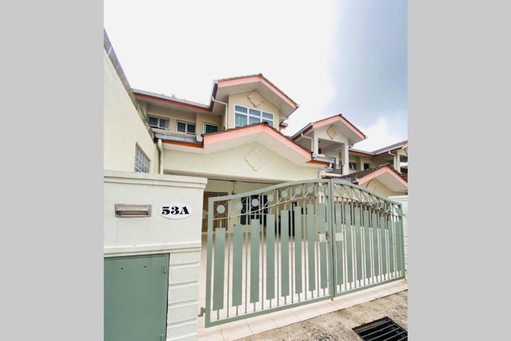 Lily Vacation At Cameron Highlands - 12 Pax,free Wifi W Carporch Rumah liburan *
